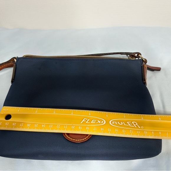Dooney & Bourke navy crossbody bag - Picture 4 of 6
